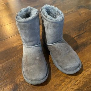 Kids Ugg boots size 4